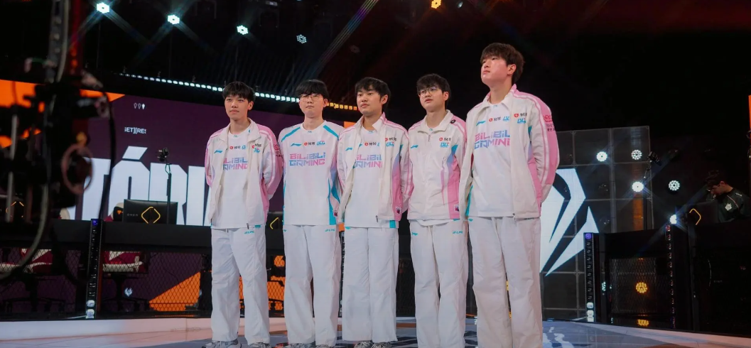 First Stand 2026: BLG dominuje proti G2, BNK FEARX vyradzuje Secret Whales z turnaja